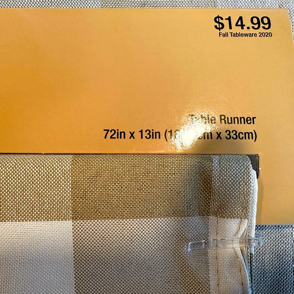 Beautiful gold plaid table runner, NWT